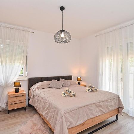 Ferienhaus Fuer 4 Personen Ca 74 Qm In Medulin, Istrien Suedkueste Von Istrien المظهر الخارجي الصورة